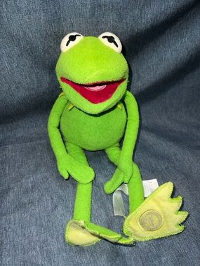 DISNEY STORE The Muppets KERMIT The Frog Soft Stuffed Animal Toy **PLZ READ**